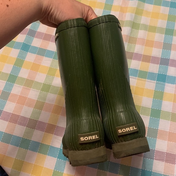 Used Sorel rain boots - Picture 4 of 8